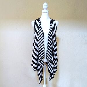 3/$20🌟 New York & Co Black Sleeveless Chevron Print Open Front Cardigan Small